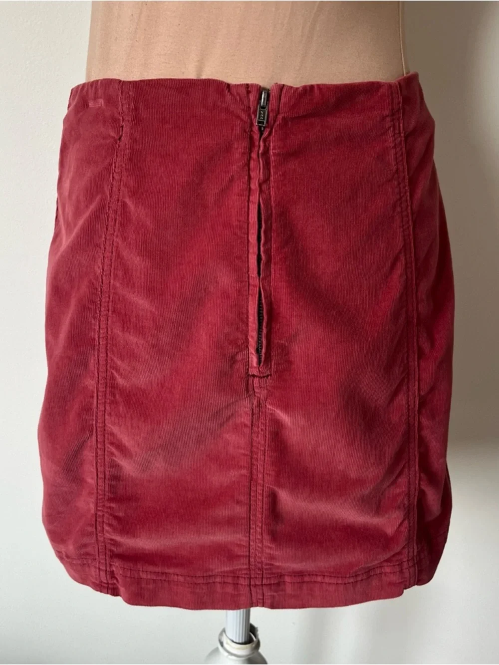 Free People Modern Femme Corduroy High Waisted Mulberry Red Mini Skirt EUC Sz 8